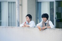 人気画像7位は「山崎賢人×超特急タカシ『一週間フレンズ。』の場面カット解禁」より、桐生将吾（松尾太陽）と長谷祐樹（山崎賢人）。 (c)2017 葉月抹茶／スクウェアエニックス・映画「一週間フレンズ。」製作委員会