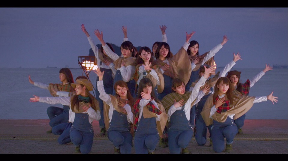 乃木坂46「ブランコ」MVのワンシーン。