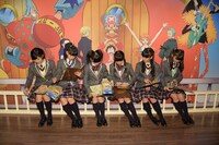 左から倉島颯良、黒澤美澪奈、森萌々穂、藤平華乃、山出愛子、麻生真彩。