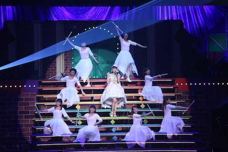 三森すずこ「Mimori Suzuko Live Tour 2016 "Grand Revue"」日本武道館初日公演の様子。（写真提供：ポニーキャニオン）