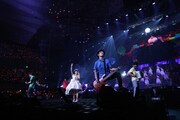 三森すずこ「Mimori Suzuko Live Tour 2016 "Grand Revue"」日本武道館初日公演の様子。（写真提供：ポニーキャニオン）
