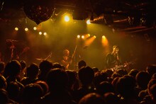 syrup16g「『HAIKAI』前夜 ニューアルバム『darc』収録曲世界最速披露会」の様子。（撮影：河本悠貴）