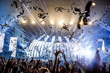 MAN WITH A MISSION「The World's On Fire TOUR 2016」愛知・ポートメッセなごや公演の様子。