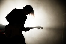 小林祐介（G / THE NOVEMBERS）（撮影：岡田貴之）