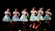 「カントリー・ガールズ ライブツアー2016冬」東京公演の様子。（写真提供：アップフロントエージェンシー）