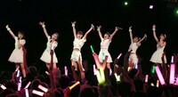 「カントリー・ガールズ ライブツアー2016冬」東京公演の様子。（写真提供：アップフロントエージェンシー）
