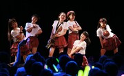 「カントリー・ガールズ ライブツアー2016冬」東京公演の様子。（写真提供：アップフロントエージェンシー）