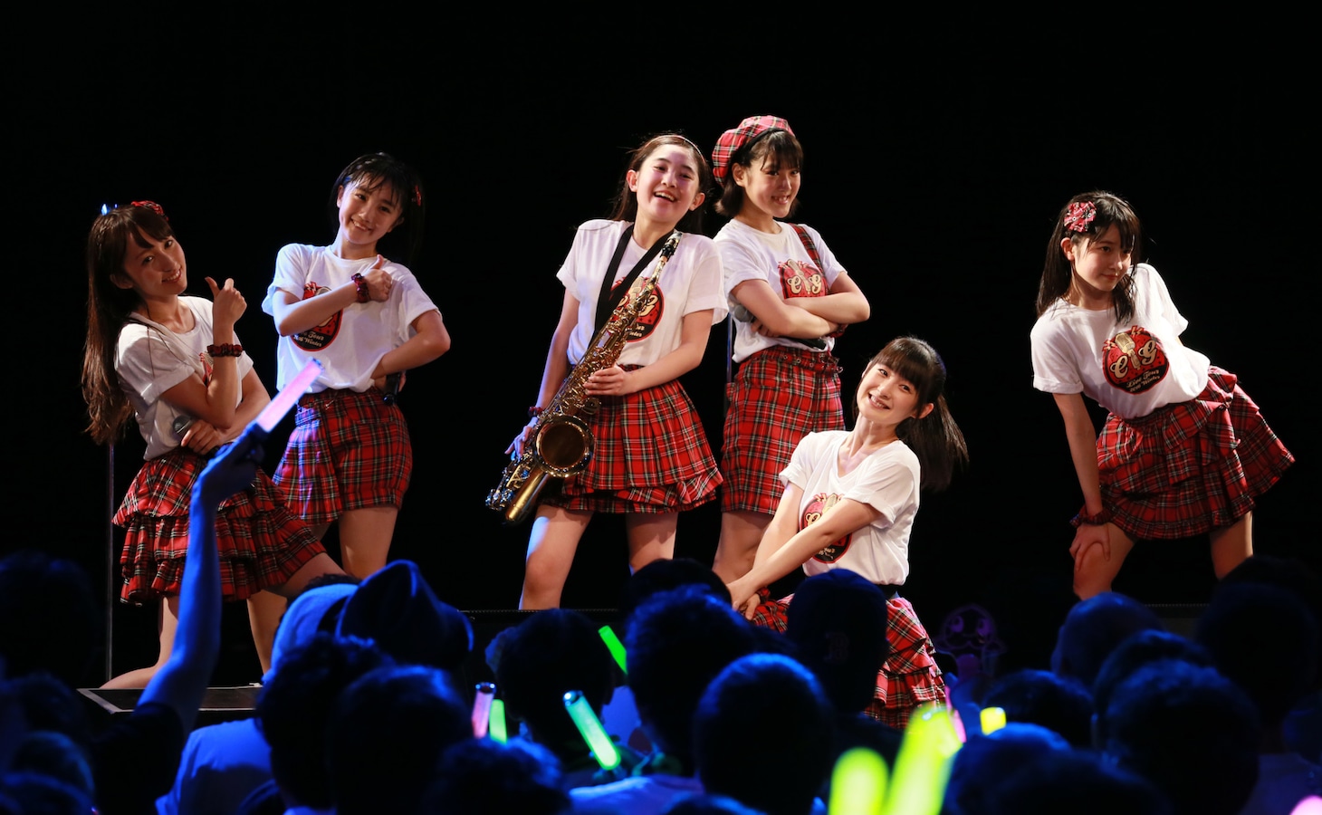「カントリー・ガールズ ライブツアー2016冬」東京公演の様子。（写真提供：アップフロントエージェンシー）
