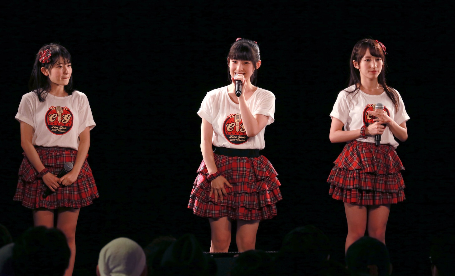 卒業発表する嗣永桃子。（写真提供：アップフロントエージェンシー）