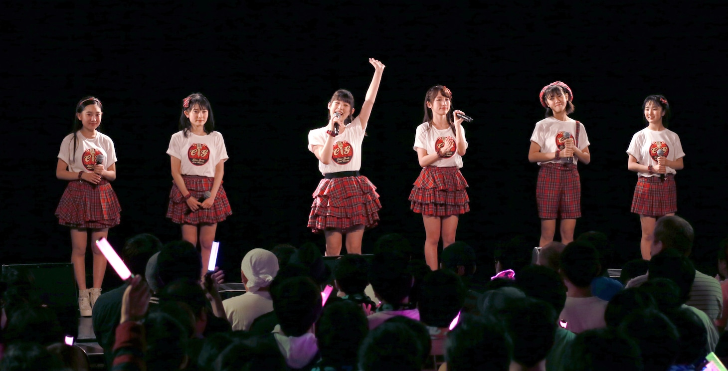 卒業発表する嗣永桃子。（写真提供：アップフロントエージェンシー）