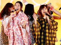 SKE48「金の愛、銀の愛」の発売記念握手会の様子。(c)AKS