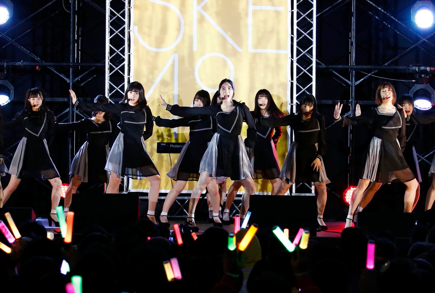 SKE48「金の愛、銀の愛」の発売記念握手会の様子。(c)AKS