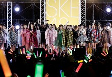 SKE48「金の愛、銀の愛」の発売記念握手会の様子。(c)AKS