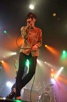 米田貴紀（Vo, G / 夜の本気ダンス）（撮影：大久保史晃）