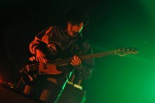 日向秀和（B / Nothing's Carved In Stone）（撮影：大久保史晃）