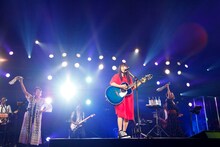 miwaの学園祭ライブの様子。