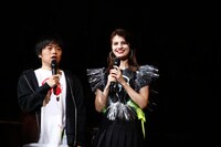 左からバカリズム、マギー。（撮影：山内洋枝）