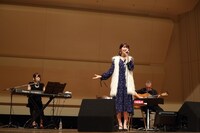 「第47回学習院大学 桜凛祭2016」に参加した柏木由紀。