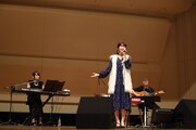 「第47回学習院大学 桜凛祭2016」に参加した柏木由紀。