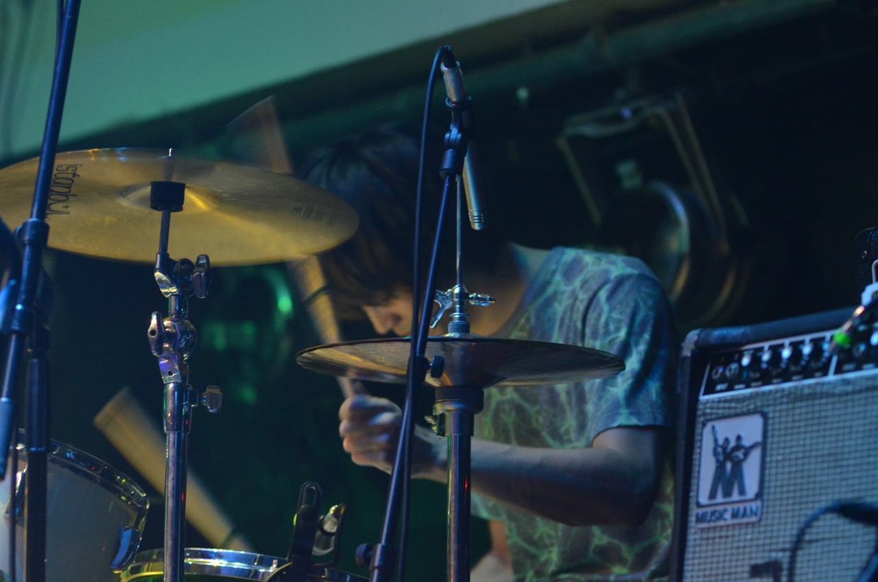 シミズヒロフミ（Dr）（Photo by Takashi Masuda）