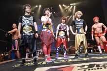 DISH//と彰人（左）、高尾蒼馬（右）。