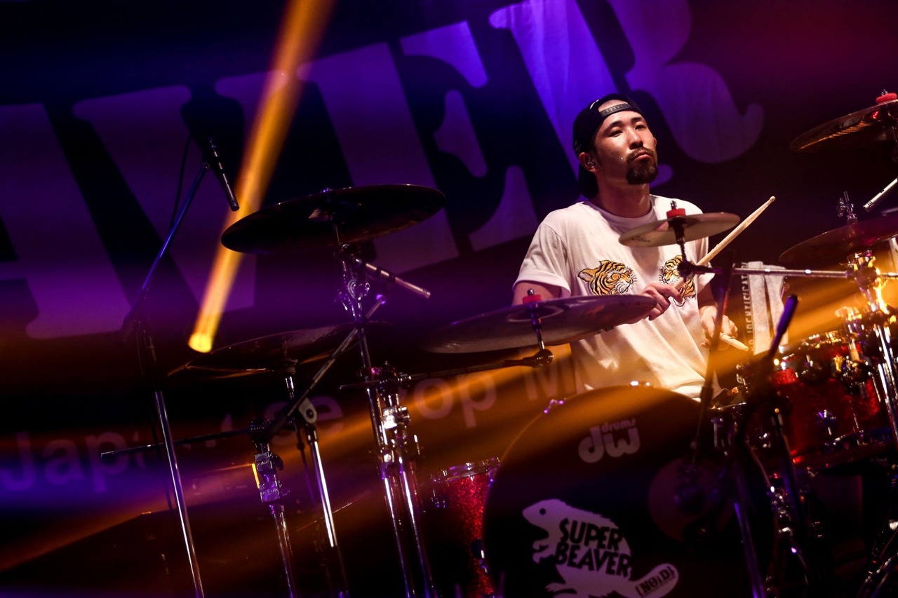 藤原“28才”広明（Dr）（Photo by Suzuki Kouhei）