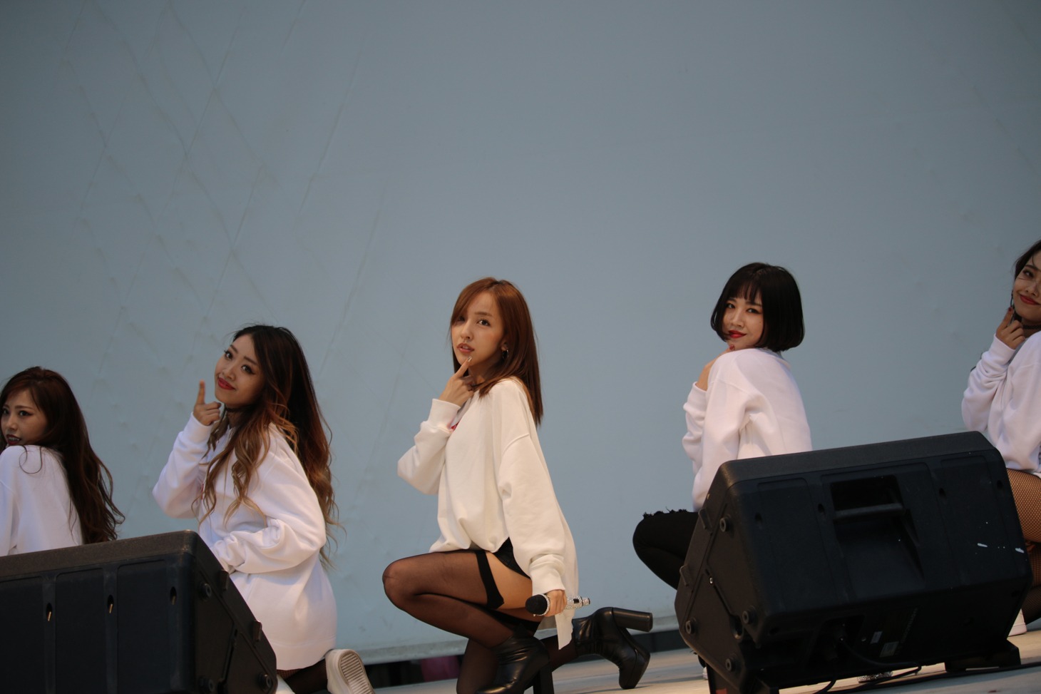 板野友美のミニライブの様子。（写真提供：キングレコード）