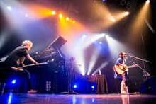 「植田真梨恵Live of Lazward Piano "Old-fashioned."」の様子。左から西村広文、植田真梨恵。（撮影：竹谷さくら）