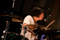 ソゴウタイスケ（Dr / キュウソネコカミ）（Photo by Viola Kam ［V'z Twinkle Photography］）