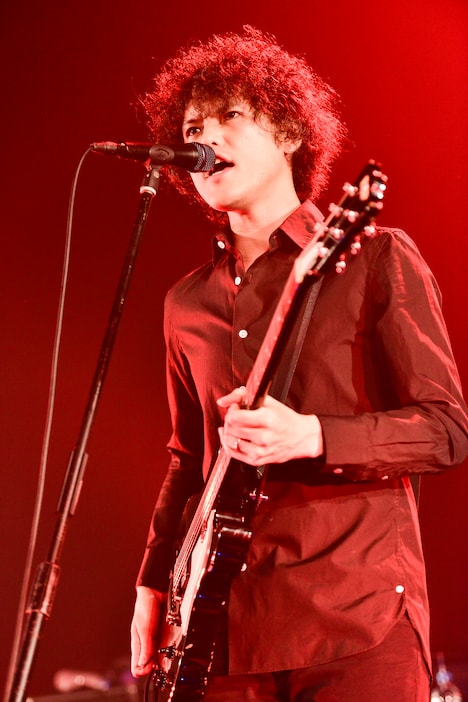 菅原卓郎（Vo, G）（撮影：橋本塁［SOUND SHOOTER］）