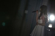 Aimer「Aimer Hall Tour 2016 ～like a daydream～」東京・東京国際フォーラム ホールA公演の様子。（Photo by Taku Fujii）