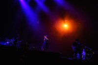 Aimer「Aimer Hall Tour 2016 ～like a daydream～」東京・東京国際フォーラム ホールA公演の様子。（Photo by Taku Fujii）