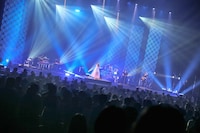 Aimer「Aimer Hall Tour 2016 ～like a daydream～」東京・東京国際フォーラム ホールA公演の様子。（Photo by Taku Fujii）