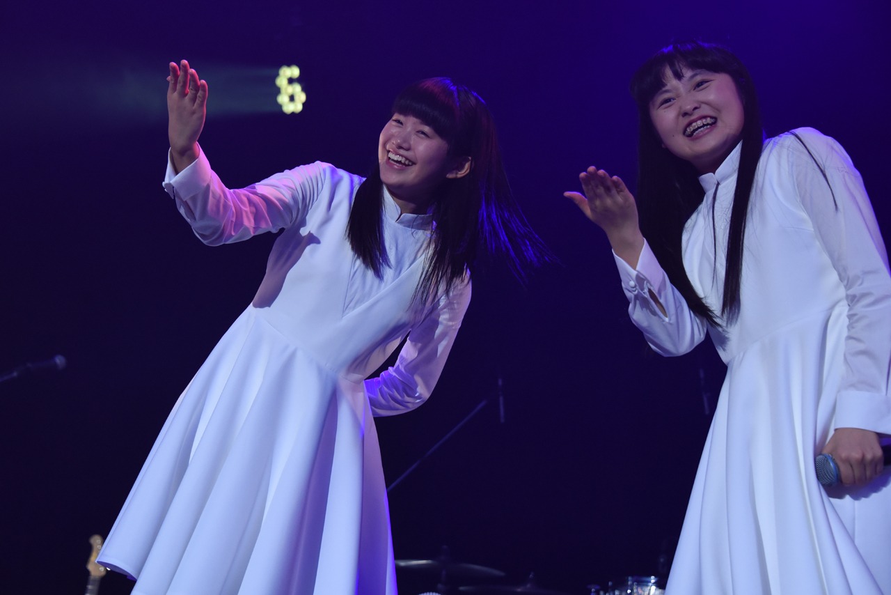 左から原田珠々華、新井乃亜。