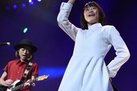 ヒサシ the KID（左）と石野理子（右）。