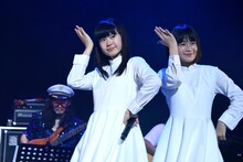 左から原田珠々華、石野理子。