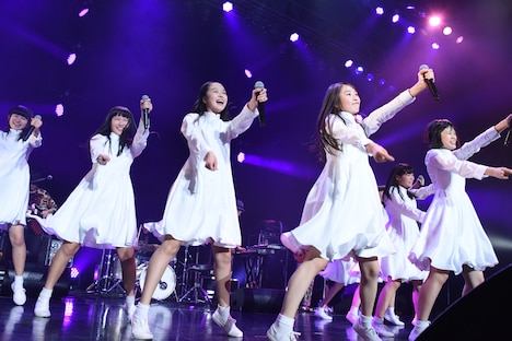 アイドルネッサンス「お台場で迸(ほとばし)るネッサンス!!」の様子。