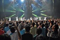 アイドルネッサンス「お台場で迸（ほとばし）るネッサンス!!」の様子。