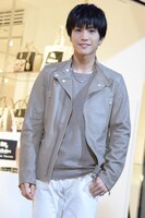 人気画像9位は「三代目JSB岩田剛典、サマンサ新店舗にサプライズ登場！『新名所になると確信』」より、岩田剛典。