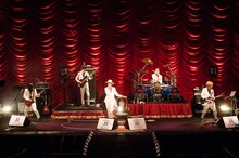 MERRYのライブの様子。（撮影：中村卓）