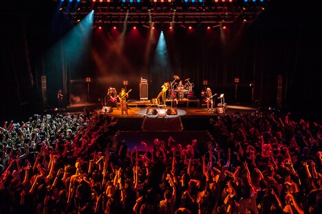 MERRYのライブの様子。（撮影：中村卓）