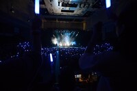 鈴村健一の香港公演の様子。（写真提供：ランティス）