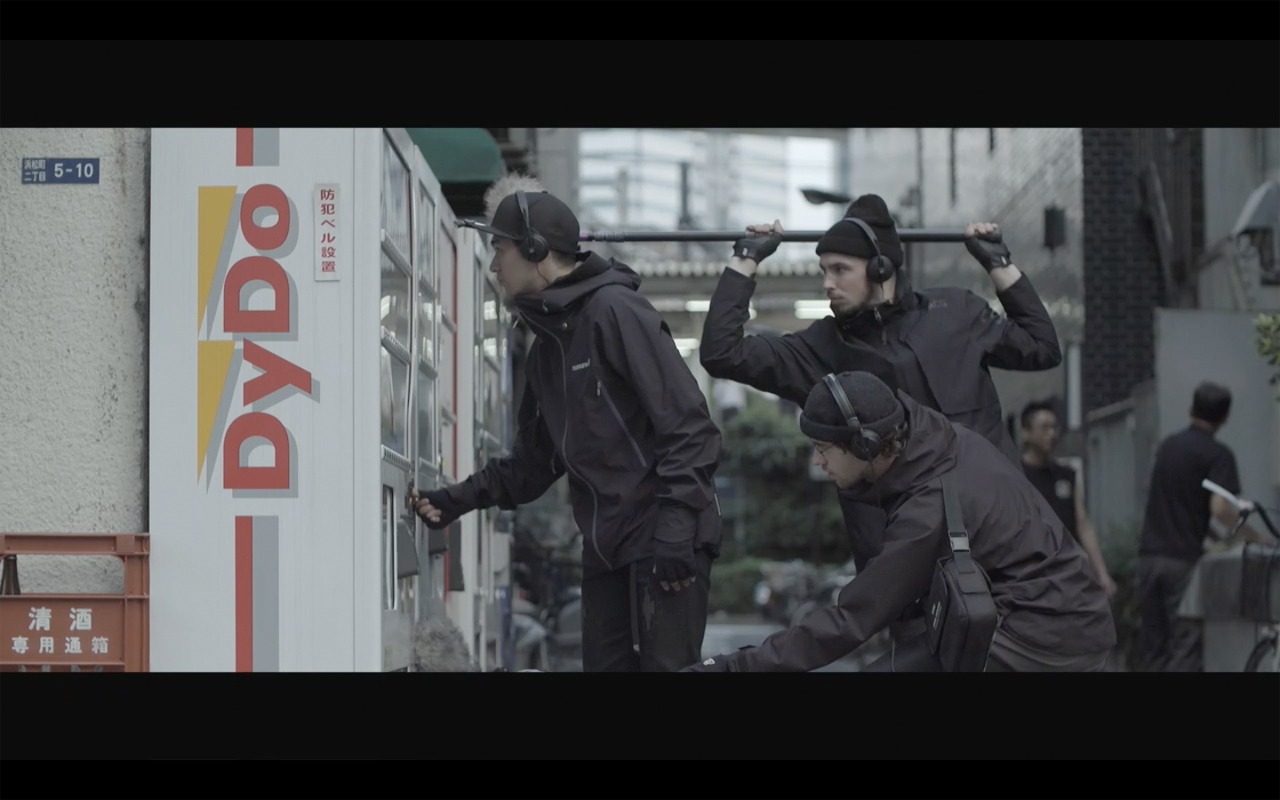 「CROSSOVER beats」MVのワンシーン。