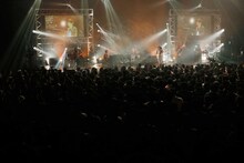 [nZk]004ライブ、Aimer登場時の様子。（写真提供：SME Records）