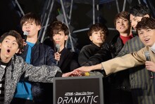 スイッチを押す超特急。