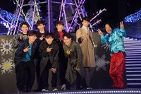 超特急と永野（右端）。