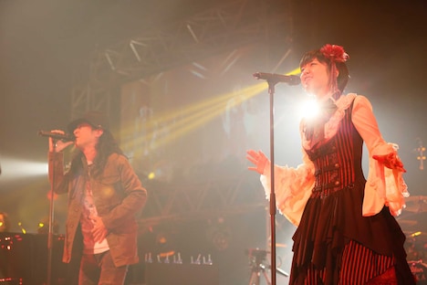 mpi＆小林未郁（写真提供：SME Records）