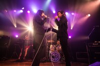 志磨遼平（Vo / ドレスコーズ）とアヴちゃん（Vo / 女王蜂）。（撮影：森好弘）