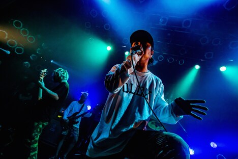 SHADOWS（Photo by Takashi "TAKA" Konuma）