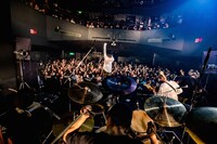 SHADOWS「SHADOWS JAPAN TOUR 2016 EXTRA SHOWCASE」の様子。（Photo by Takashi "TAKA" Konuma）